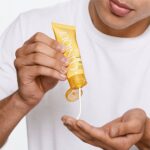 کرم ضد آفتاب بی رنگ کلینیک SPF50 حجم 50 میل