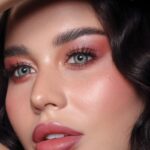 لنز دهب صابرین گری گرین( طوسی سبز) مدل نمای نزدیک